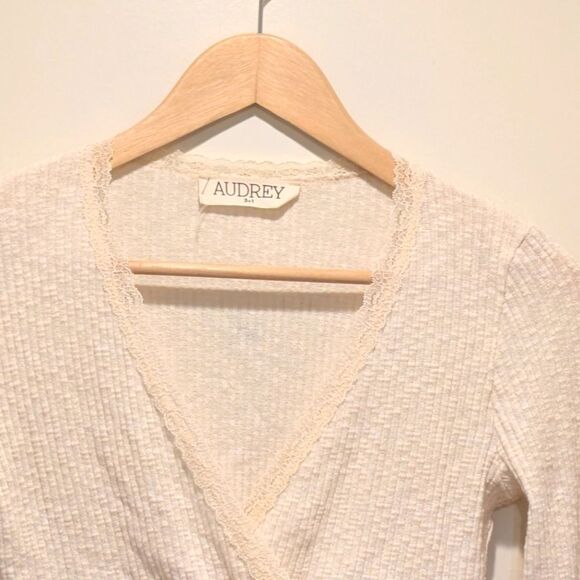 $5 Item! Audrey 3+1 S Waffle Knit Cream Crop Top w Lace Collar- SEE SIZE NOTES - Picture 2 of 4